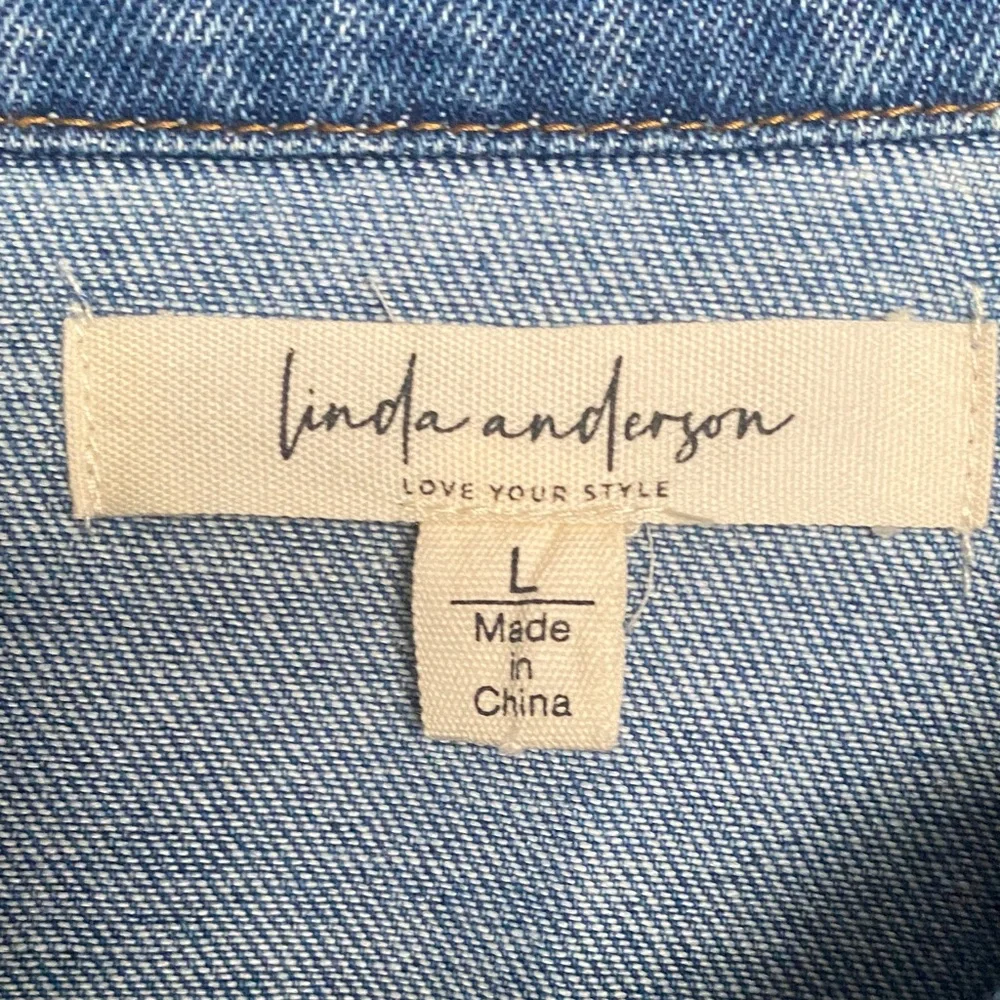 Linda Anderson Embroidered Floral Denim Button Front Jacket with Raw Hems. Large - Picture 2 of 10